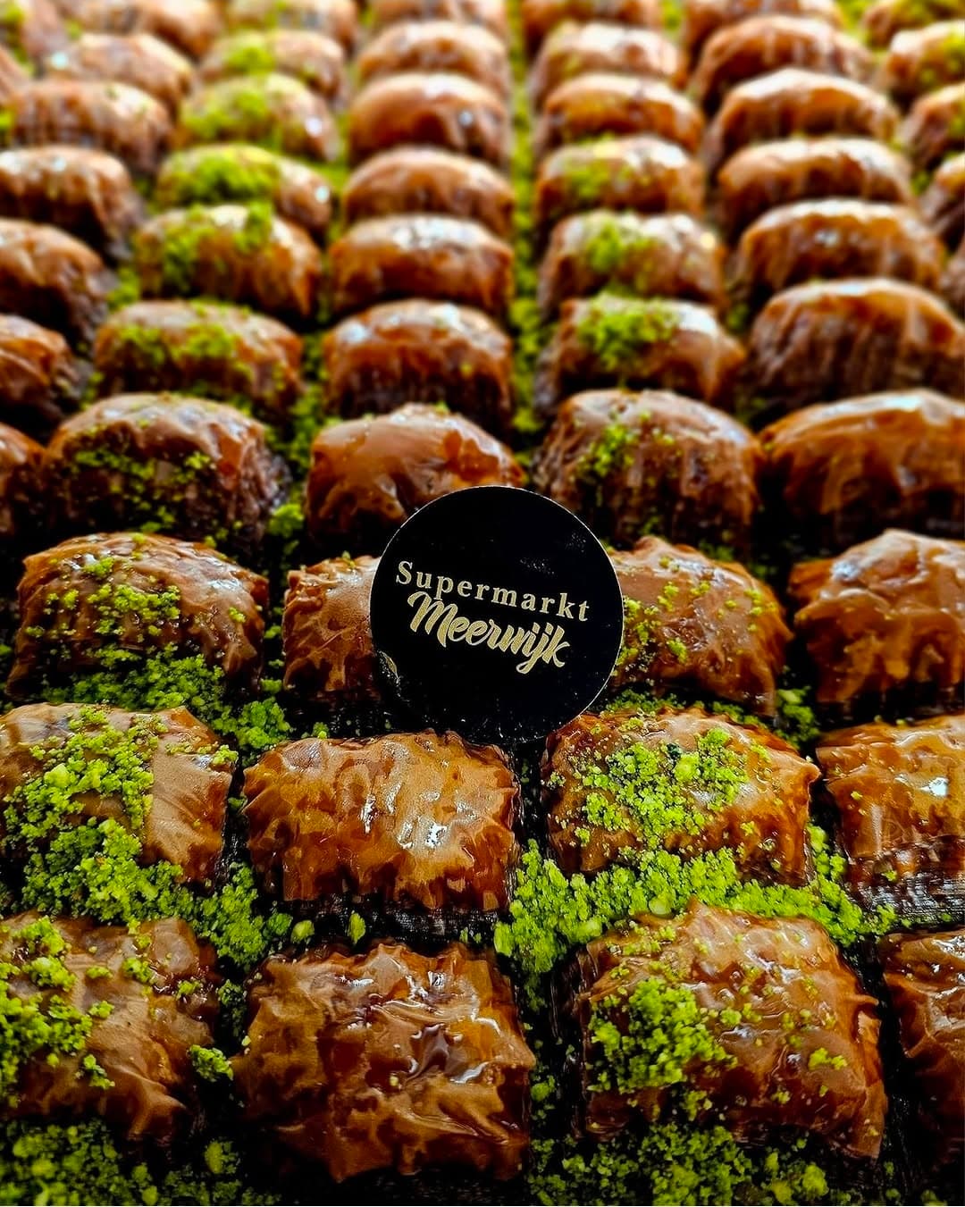 Baklava en zoete delicatessen bij Supermarkt Meerwijk