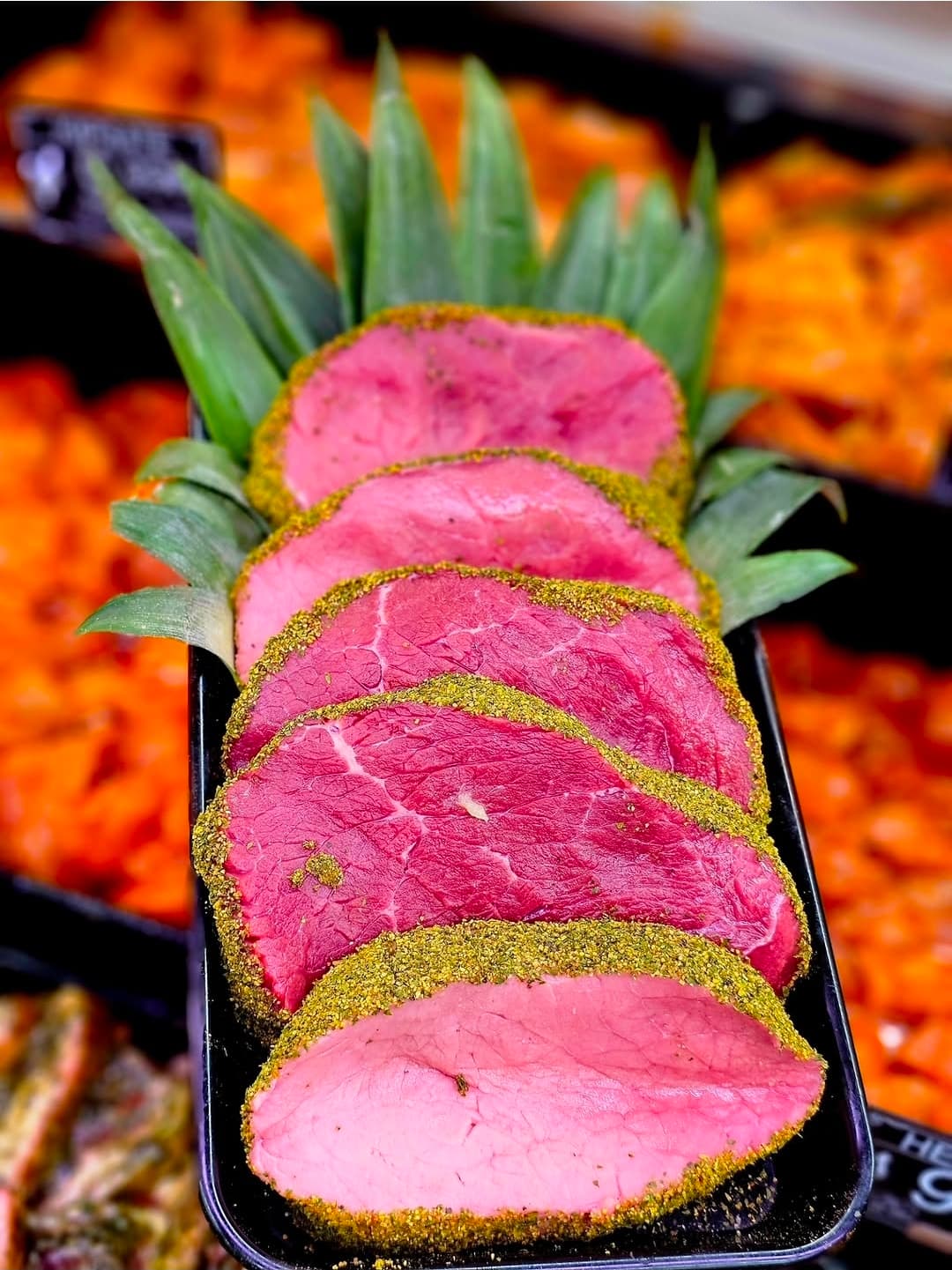Fijn gesneden vleesspecialiteiten bij Supermarkt Meerwijk