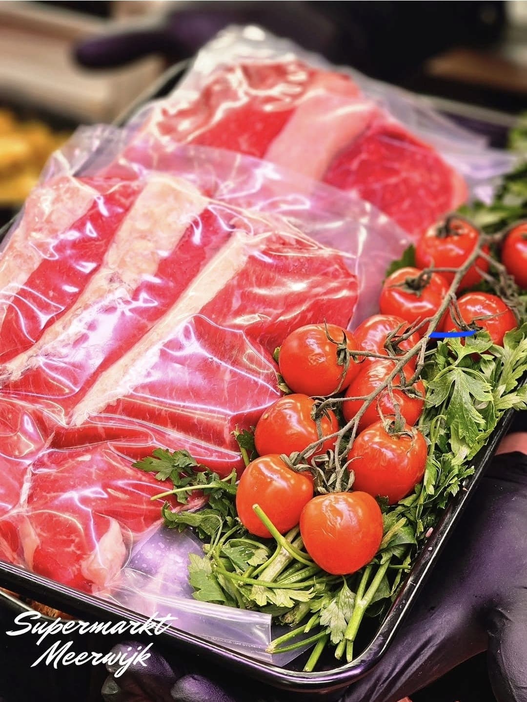 Vers vleesschap bij Supermarkt Meerwijk