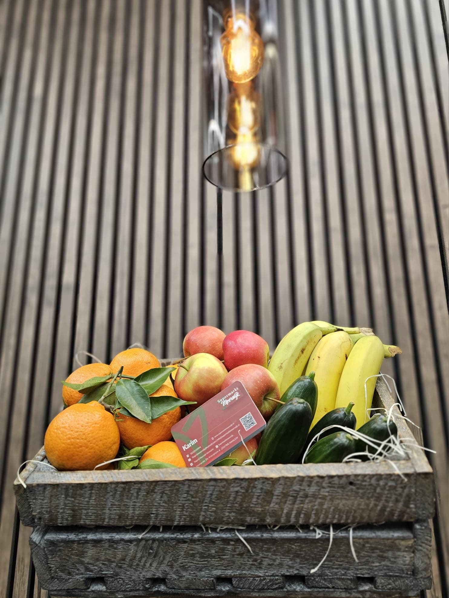 Vers fruit en groente uitgestald bij Supermarkt Meerwijk
