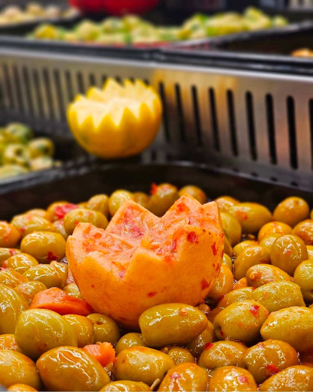 Close-up van olijven en Mediterrane delicatessen