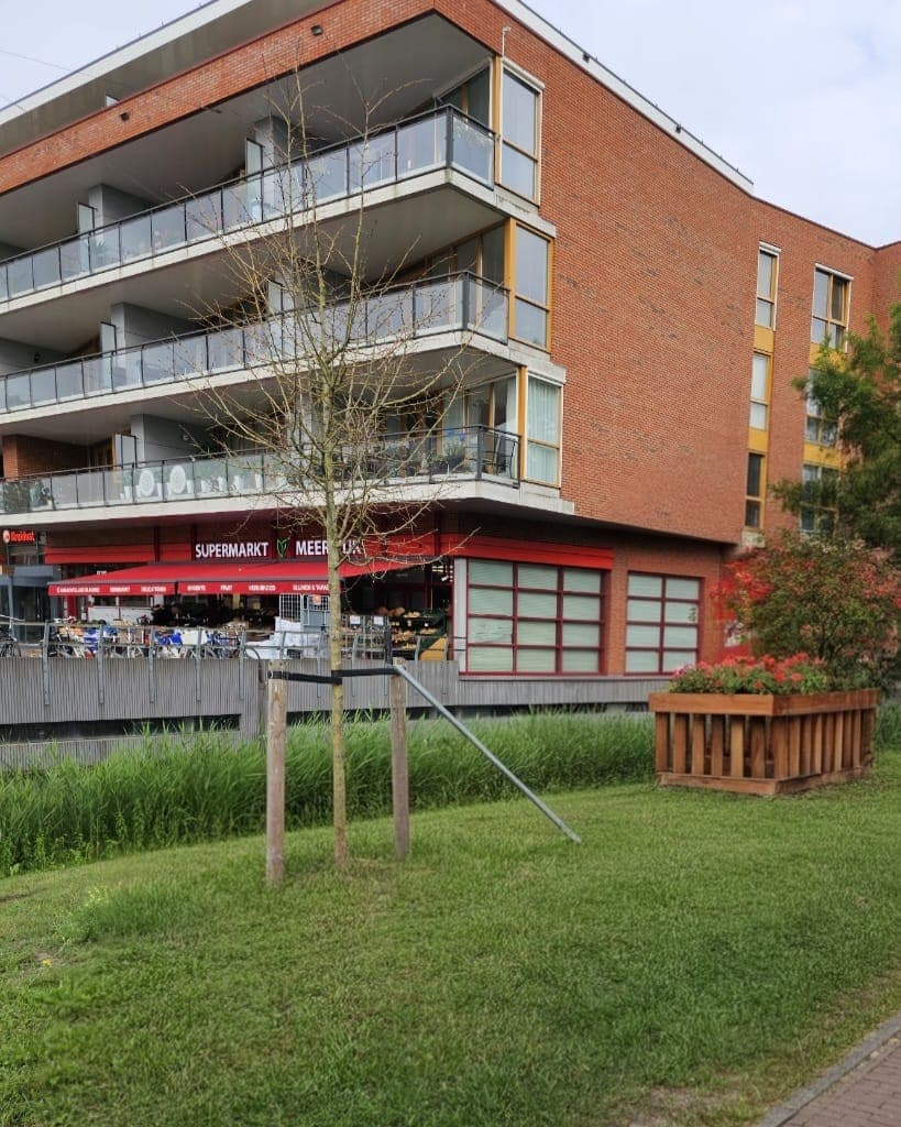 Buitenzijde van een vestiging van Supermarkt Meerwijk